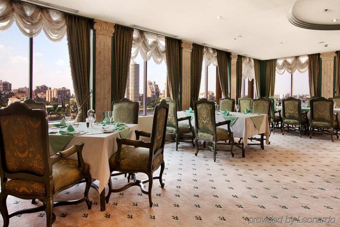 Cairo World Trade Center Hotel & Residences Restaurant bilde